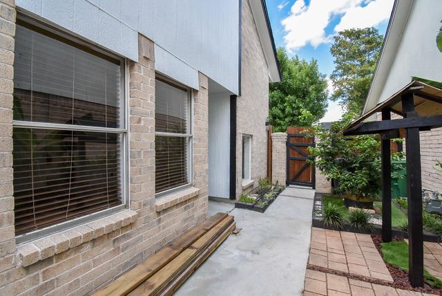 8715 Vinkins Road, Houston, TX 77071