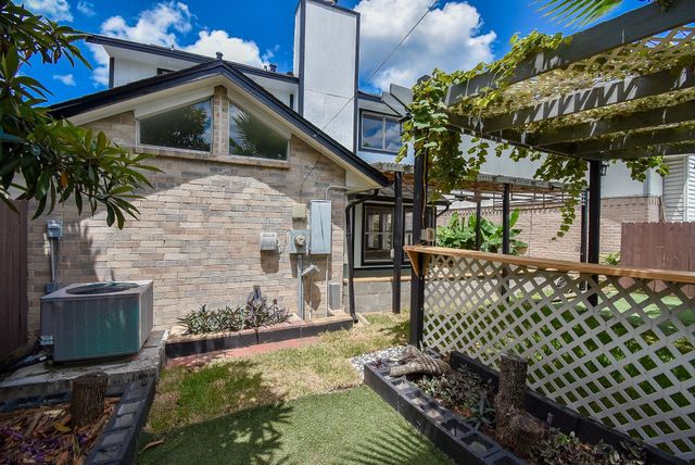 8715 Vinkins Road, Houston, TX 77071