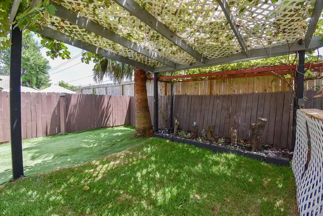 8715 Vinkins Road, Houston, TX 77071