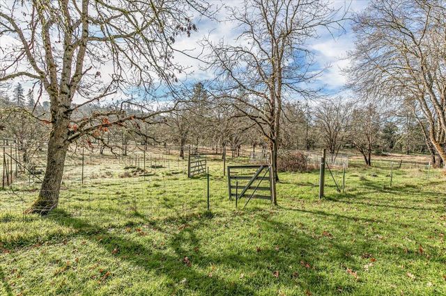 507 Jackpine Drive, Grants Pass, OR 97526