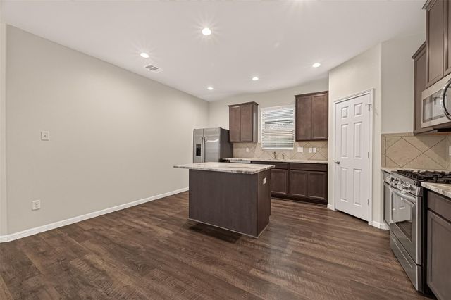 13129 Leisure Cove Drive, La Marque, TX 77568
