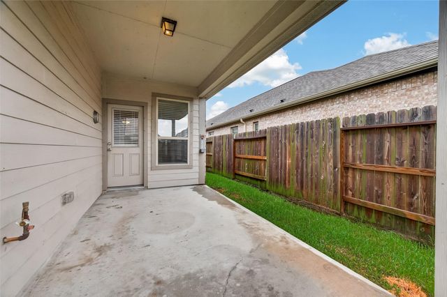 13129 Leisure Cove Drive, La Marque, TX 77568