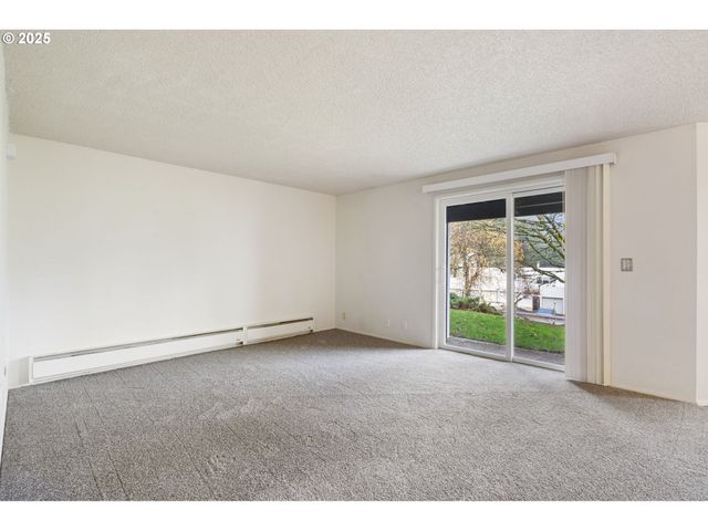 47 EAGLE CREST Dr 15, Lake Oswego, OR 97035