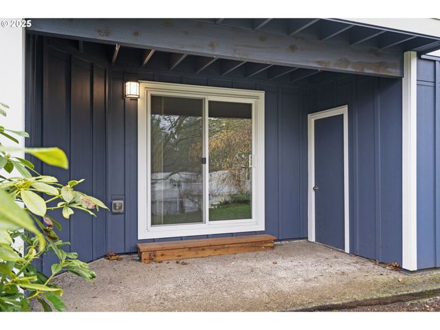 47 EAGLE CREST Dr 15, Lake Oswego, OR 97035