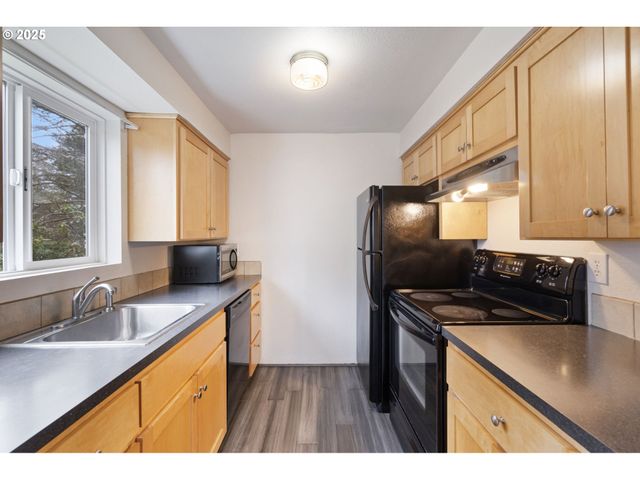 47 EAGLE CREST Dr 15, Lake Oswego, OR 97035