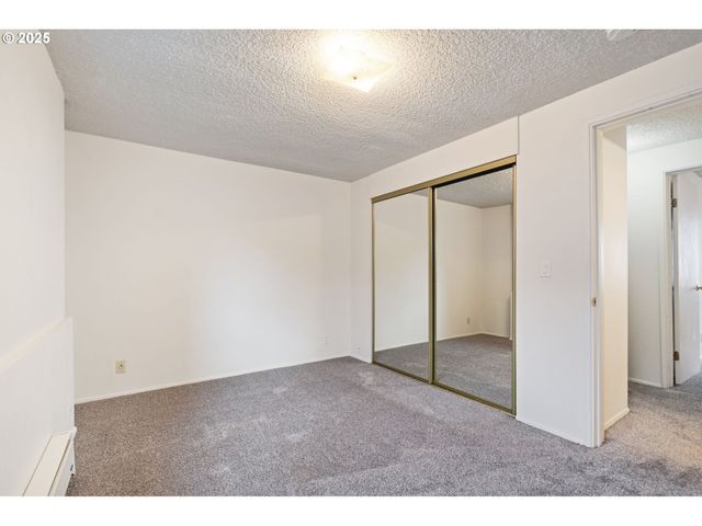 47 EAGLE CREST Dr 15, Lake Oswego, OR 97035