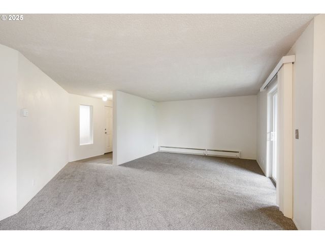 47 EAGLE CREST Dr 15, Lake Oswego, OR 97035