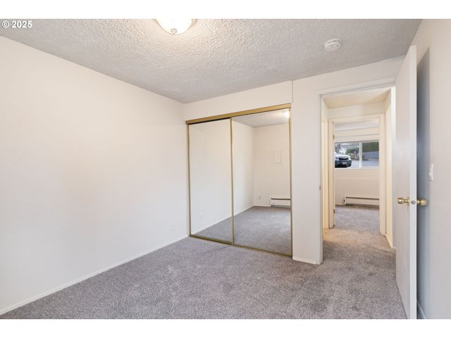 47 EAGLE CREST Dr 15, Lake Oswego, OR 97035