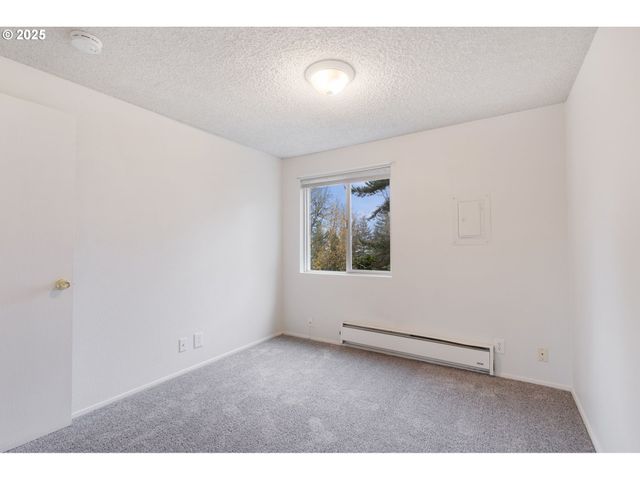 47 EAGLE CREST Dr 15, Lake Oswego, OR 97035