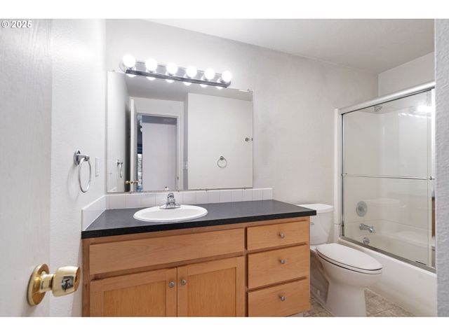 47 EAGLE CREST Dr 15, Lake Oswego, OR 97035