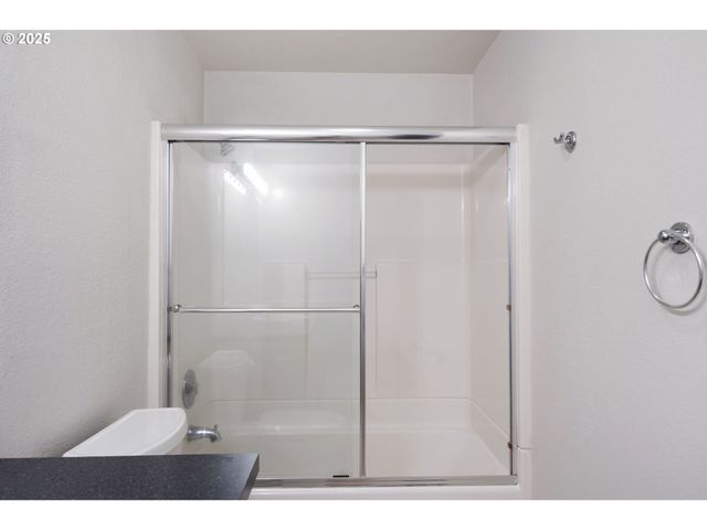 47 EAGLE CREST Dr 15, Lake Oswego, OR 97035