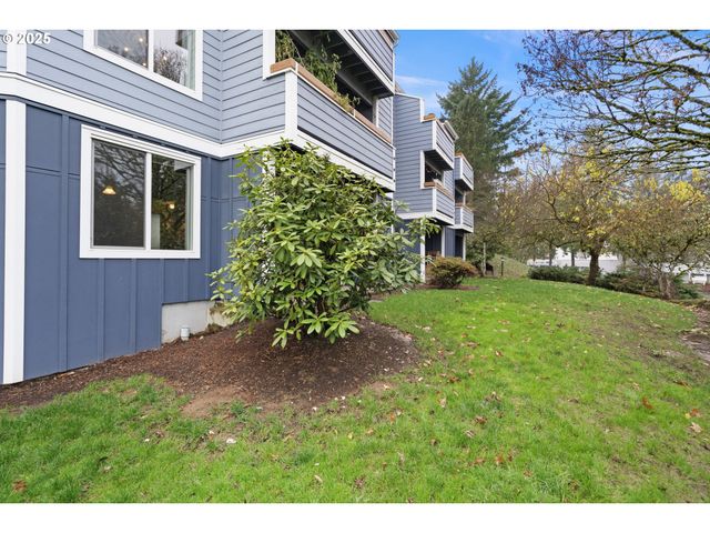 47 EAGLE CREST Dr 15, Lake Oswego, OR 97035