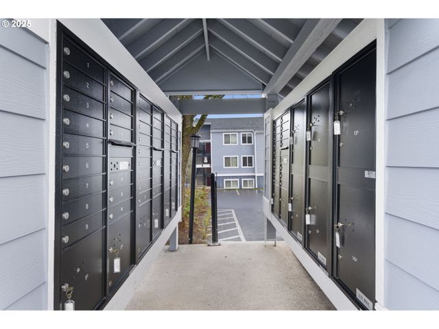 47 EAGLE CREST Dr 15, Lake Oswego, OR 97035