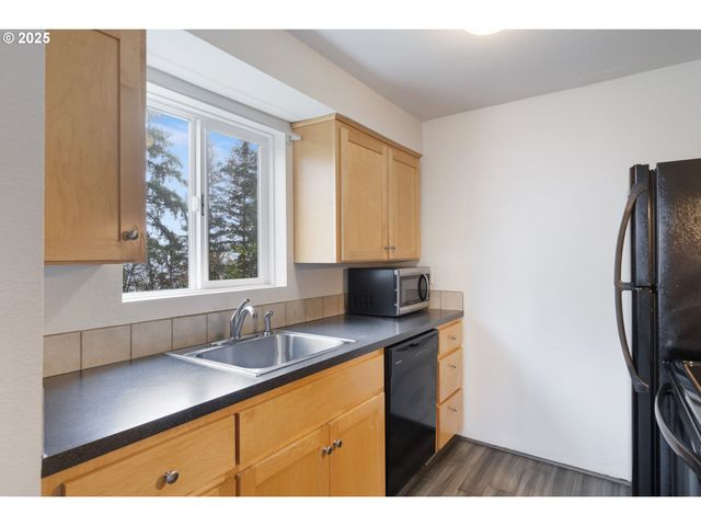 47 EAGLE CREST Dr 15, Lake Oswego, OR 97035