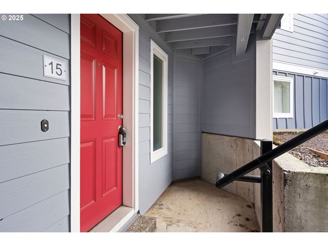 47 EAGLE CREST Dr 15, Lake Oswego, OR 97035