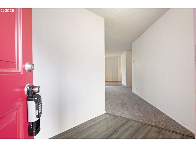 47 EAGLE CREST Dr 15, Lake Oswego, OR 97035