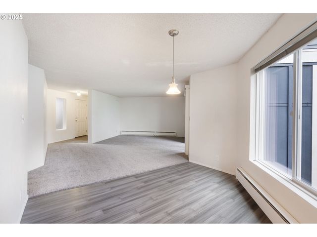 47 EAGLE CREST Dr 15, Lake Oswego, OR 97035