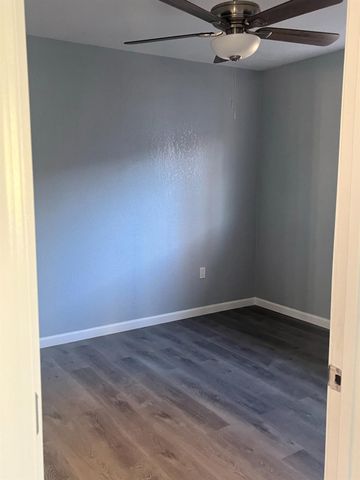 392 N Ferger Avenue, Fresno, CA 93701