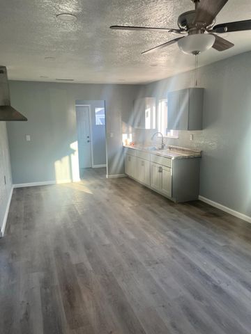 392 N Ferger Avenue, Fresno, CA 93701