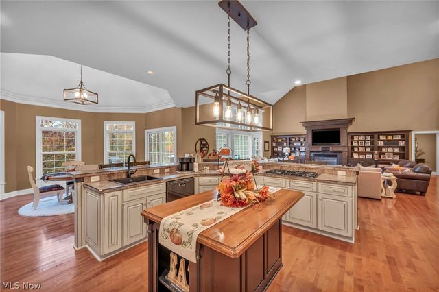 8933 Mountain View Drive, Mentor, OH 44060