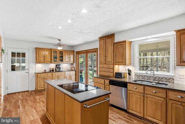 662 SHANNON RD, Boiling Springs, PA 17007