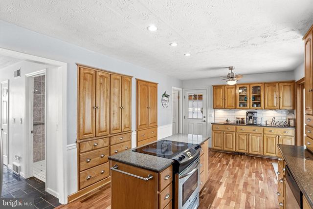662 SHANNON RD, Boiling Springs, PA 17007