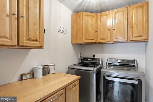 662 SHANNON RD, Boiling Springs, PA 17007