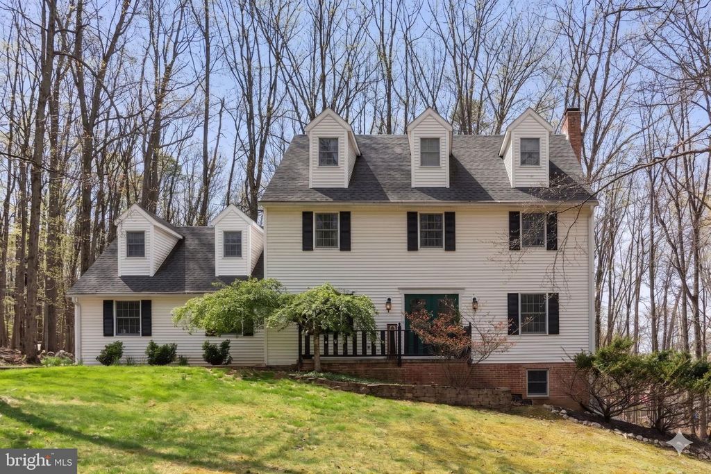 662 SHANNON RD, Boiling Springs, PA 17007