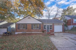 9 W Pocahontas Lane, Kansas City, MO 64114
