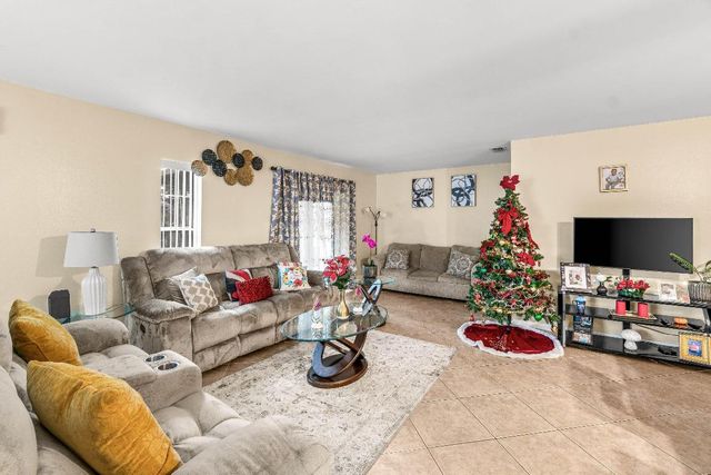 5697 Boynton Bay Circle, Boynton Beach, FL 33437