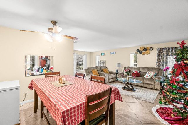 5697 Boynton Bay Circle, Boynton Beach, FL 33437