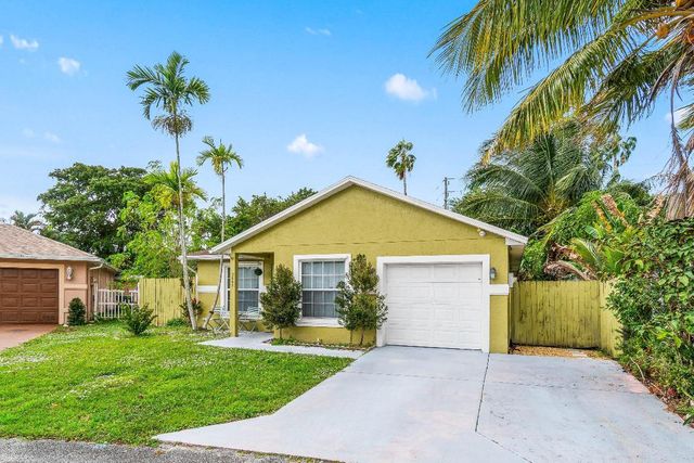 5697 Boynton Bay Circle, Boynton Beach, FL 33437