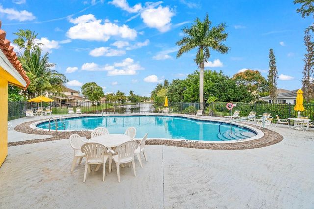 5697 Boynton Bay Circle, Boynton Beach, FL 33437