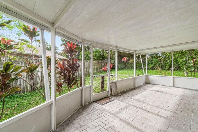 5697 Boynton Bay Circle, Boynton Beach, FL 33437