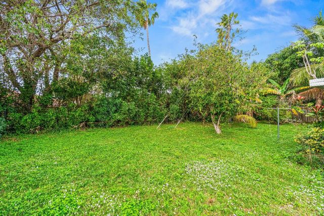 5697 Boynton Bay Circle, Boynton Beach, FL 33437