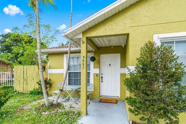 5697 Boynton Bay Circle, Boynton Beach, FL 33437