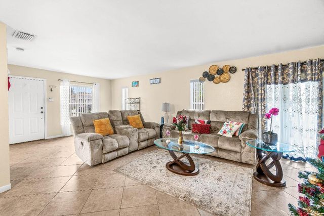 5697 Boynton Bay Circle, Boynton Beach, FL 33437