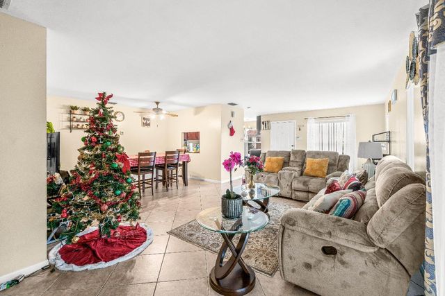 5697 Boynton Bay Circle, Boynton Beach, FL 33437