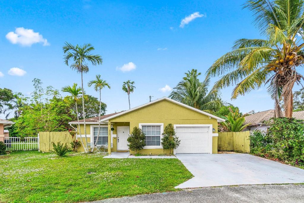 5697 Boynton Bay Circle, Boynton Beach, FL 33437