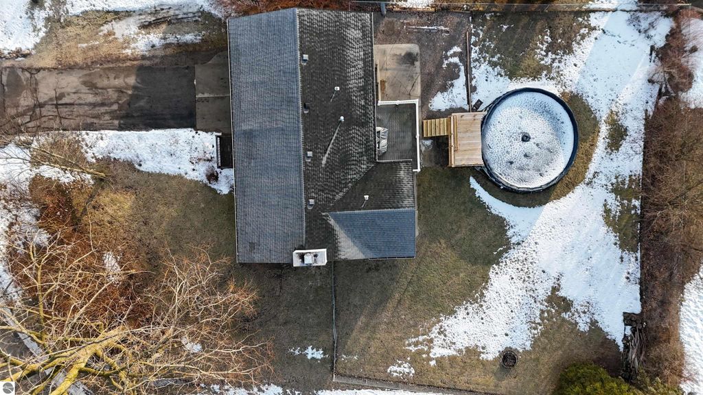 Image 20 of property listing at 2332 O'Connor Drive, Mt Pleasant, MI 48858