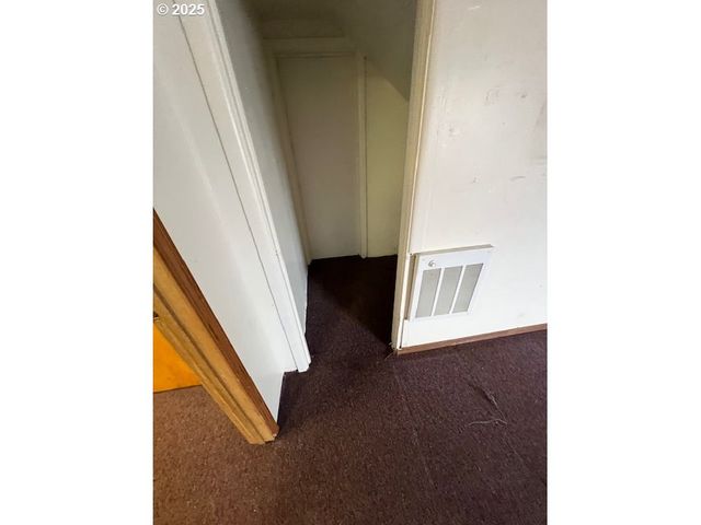 8325 Se DIVISION St, Portland, OR 97266