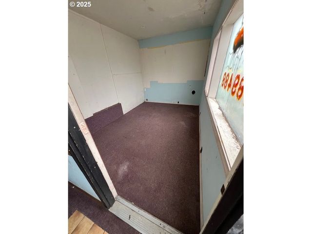 8325 Se DIVISION St, Portland, OR 97266