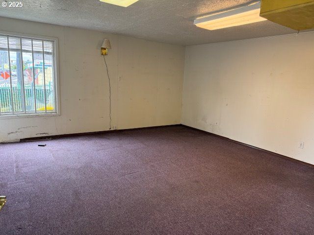 8325 Se DIVISION St, Portland, OR 97266