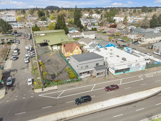 8325 Se DIVISION St, Portland, OR 97266