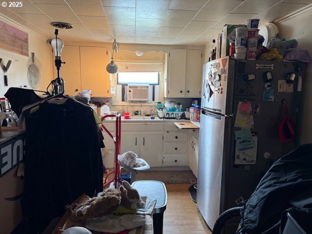 8325 Se DIVISION St, Portland, OR 97266