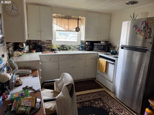 8325 Se DIVISION St, Portland, OR 97266