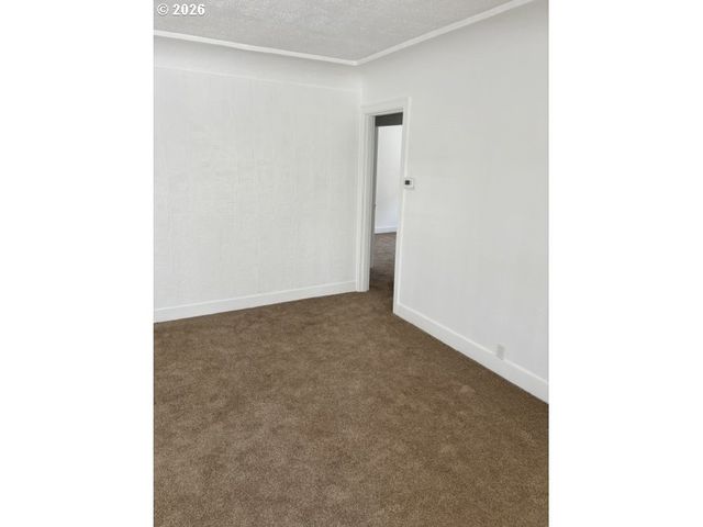 8325 Se DIVISION St, Portland, OR 97266