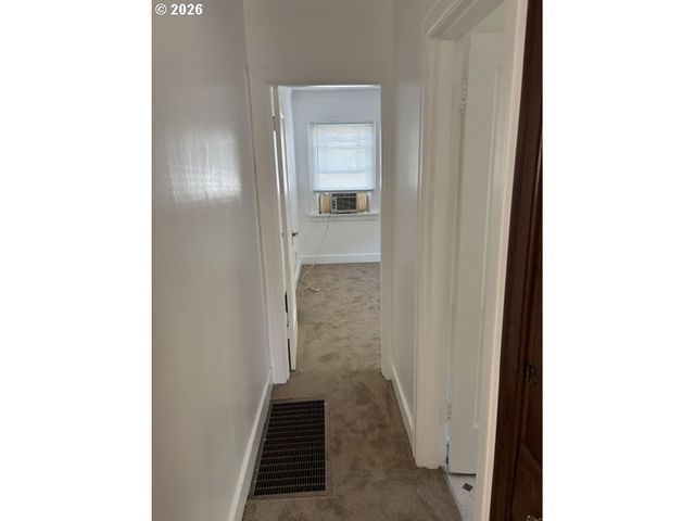 8325 Se DIVISION St, Portland, OR 97266