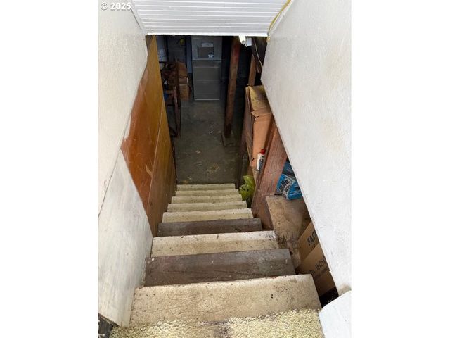8325 Se DIVISION St, Portland, OR 97266