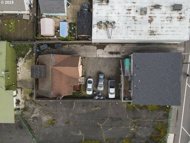 8325 Se DIVISION St, Portland, OR 97266